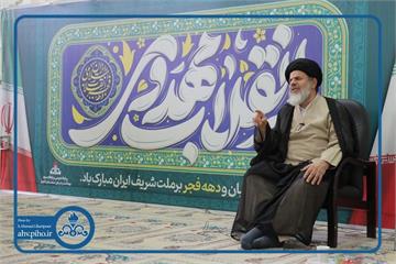 هویت‌بخشی انقلاب اسلامی بزرگ‌ترین دستاورد امام(ره) بود