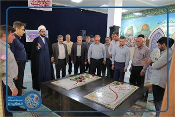 کارکنان بهداشت و درمان صنعت نفت اهواز در هفته دولت با آرمان‌های شهدا تجدید میثاق کردند