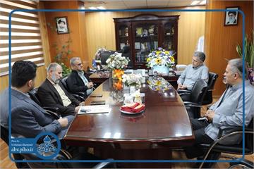 حضور مدیرعامل شرکت بهره‌برداری نفت و گاز کارون در بیمارستان بزرگ نفت اهواز به مناسبت روز پزشک