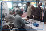 میز خدمت سلامت توسط گروه جهادی بهداشت و درمان صنعت نفت اهواز در مصلی نماز جمعه برپا شد