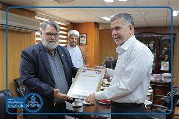 دیدار فرمانده مرکز بسیج شهید تندگویان با رئیس بهداشت و درمان صنعت نفت اهواز به مناسبت روز پزشک